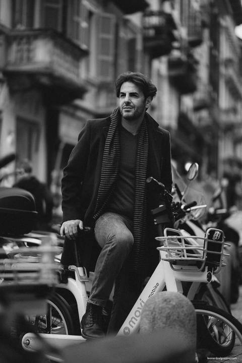 portrait visual artist milan milano brasileiro brasiliano fotografo artista na italia famoso plastico leonardo rodrigues algozzino via brera fotos ensaio retratos charuto'