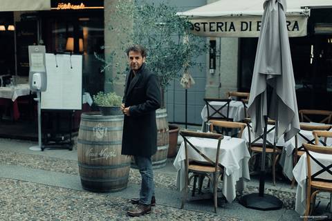 fotografo roteiro ensaio fotos pedido casamento portrait milão fotos fotografo na italia bar brera via pinacoteca quarteirao da moda duomo di milano castello parco sempione leonardo algozzino'