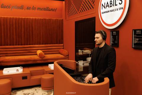 milano fotografo evento Fotografo economico eventi Massimo Boldi Due nabils hammam nails spa reels videomaker leonardo algozzino new gig promotion'