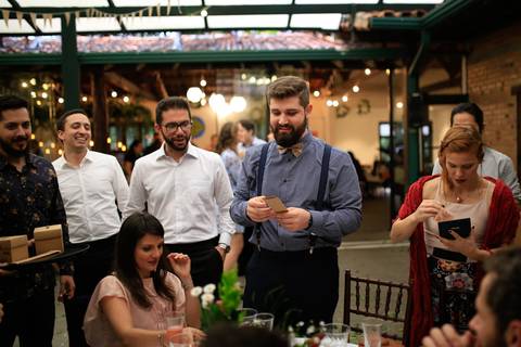 padrinhos com o noivo passando a gravata casamento campinas quinta das bromelias'