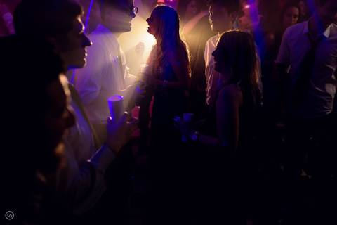 Formatura Medicina Pelotas RS contra luz'