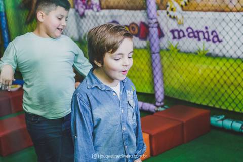 crianças se divertindo'