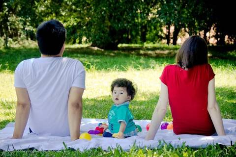 pedro olhando para trás'