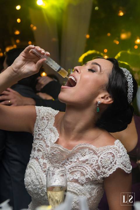 noiva-bebendo'