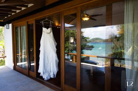 vestido-de-noiva-pendurado'