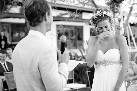 noivo-falando-e-noiva-emocionada'