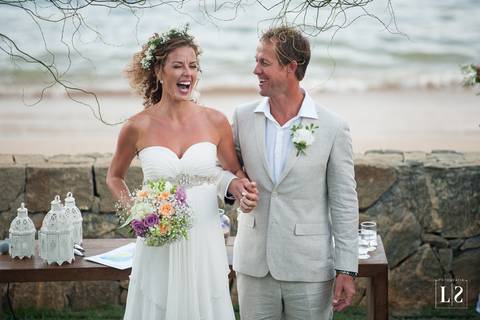 noivos-saindo-da-cerimonia'