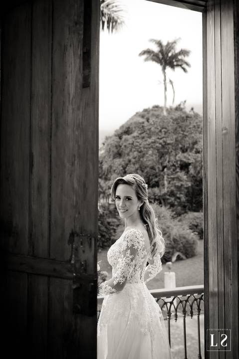 pose-da-noiva-na-janela'