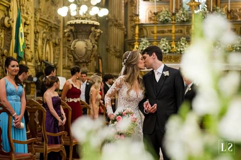 saida-dos-noivos-da-igreja'