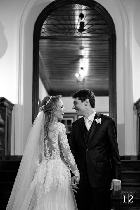 noivos-posando-para-foto'