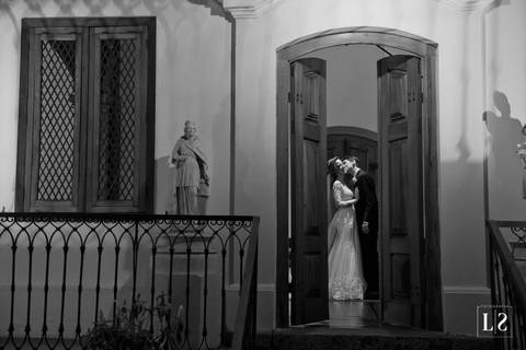 noivos-se-abraçando'