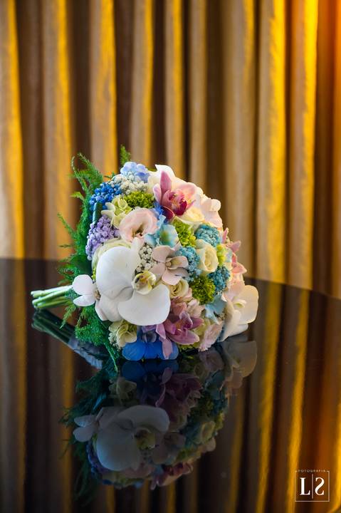 buque-em-cima-da-mesa'