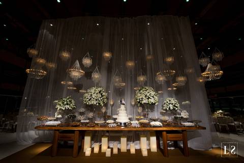 mesa-de-bolo-e-doces-de-casamento'