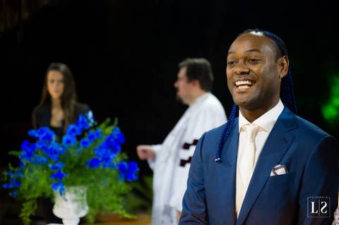 noivo-aguardando-noiva-no-altar'