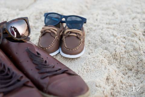 sapato-e-oculos-do-pai-e-da-criança'