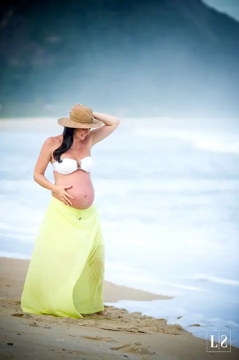 ensaio-gravida-na-praia'