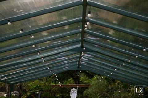 vestido-de-noiva-pendurado'