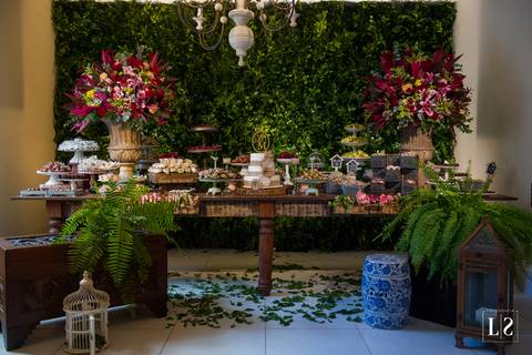 mesa-de-bolo-e-doces-de-casamento'