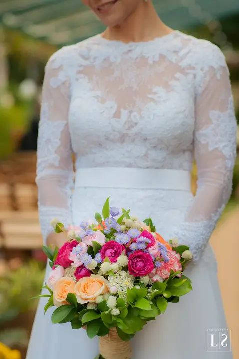 noiva-com-vestido-e-buque'