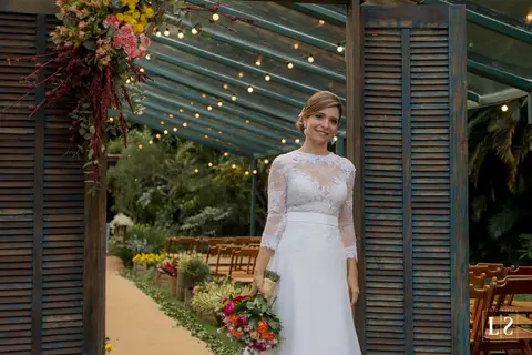 noiva-com-vestido-e-buque'