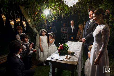 filho-falando-para-noivos-no-altar'