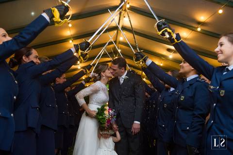 noivos-passando-pelas-espadas'