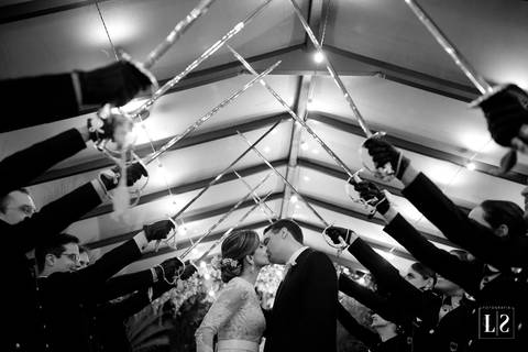 noivos-passando-pelas-espadas'