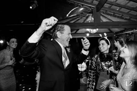 amigos-dançando-na-pista'