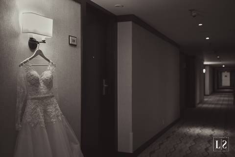 vestido-de-noiva-pendurado'