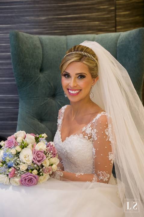 pose-da-noiva-sentada-com-buque'