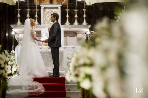 noivos-no-altar'