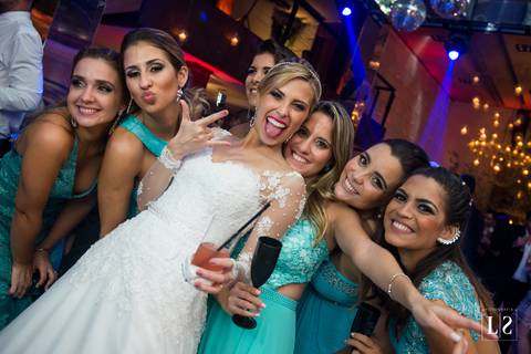 noiva-com-madrinhas'