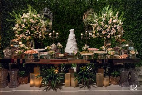 decoração-da-mesa-de-doces-com-bolo'