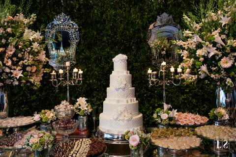 decoração-da-mesa-de-doces-com-bolo'