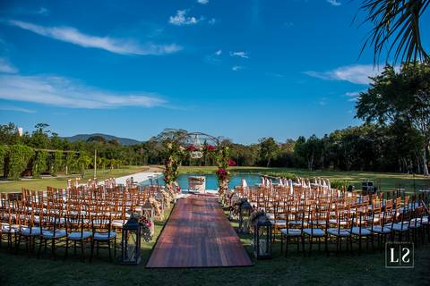 casamento-altar-ao-ar-livre'
