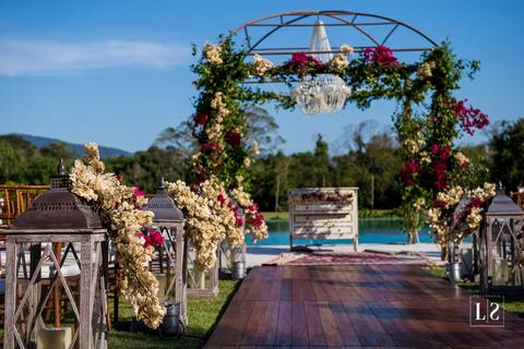 casamento-altar-ao-ar-livre'
