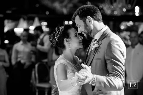 noivos-na-primeira-dança'