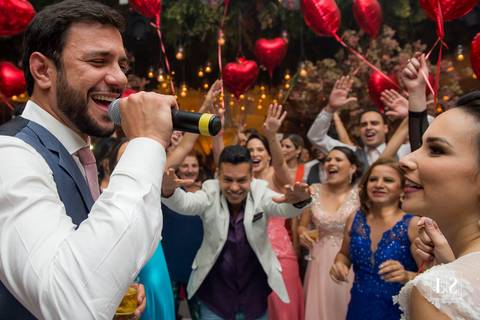 noivo-cantando-para-a-noiva'