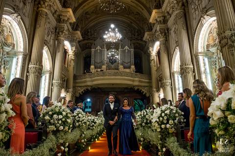 entrada do noivo na igreja'