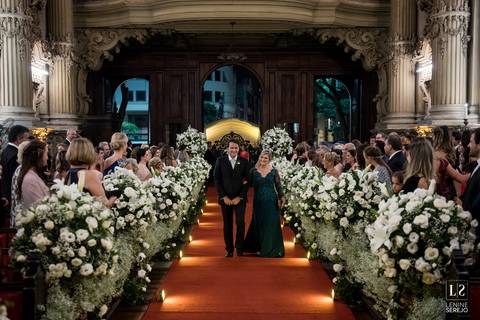 entrada dos padrinhos na igreja'