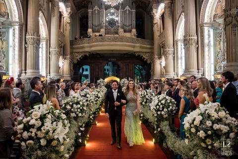 entrada dos padrinhos na igreja'
