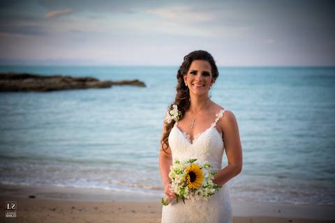 sunset-búzios-noivos-noiva-noivo-por-do-sol-foto-romântica-pedra-luz-mágica-casamento-luz-do-dia'