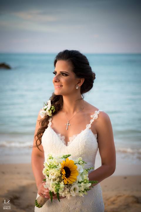 sunset-búzios-noivos-noiva-noivo-por-do-sol-foto-romântica-pedra-luz-mágica-casamento-luz-do-dia'