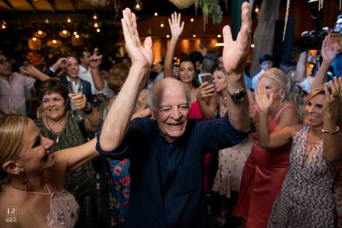 avô-na-pista-de-dança-casamento'