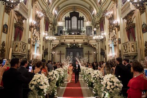 Delfim-moreira-orquestra-noiva-carol-hungria-bride-dress-wedding-casamento-rio-de-janeiro-copacabana-palace-belmond-fotografo-groom-igreja-são-jose-igreja-são-jose-noivo-entrada-mãe'