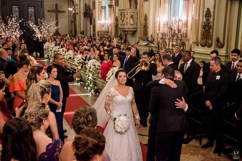 Delfim-moreira-orquestra-noiva-carol-hungria-bride-dress-wedding-casamento-rio-de-janeiro-copacabana-palace-belmond-fotografo-groom-igreja-são-jose'