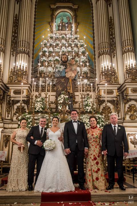 noiva-carol-hungria-bride-dress-wedding-casamento-rio-de-janeiro-copacabana-palace-belmond-fotografo-groom-igreja-são-jose-foto-familia-altar'