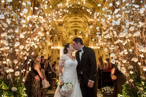 noiva-carol-hungria-bride-dress-wedding-casamento-rio-de-janeiro-copacabana-palace-belmond-fotografo-groom-igreja-são-jose-saída-noivos'
