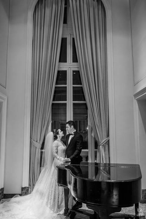 noiva-carol-hungria-bride-dress-wedding-casamento-rio-de-janeiro-copacabana-palace-belmond-fotografo-groom-casal-noivos'