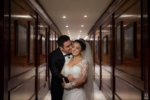 noiva-carol-hungria-bride-dress-wedding-casamento-rio-de-janeiro-copacabana-palace-belmond-fotografo-groom-casal-noivos'